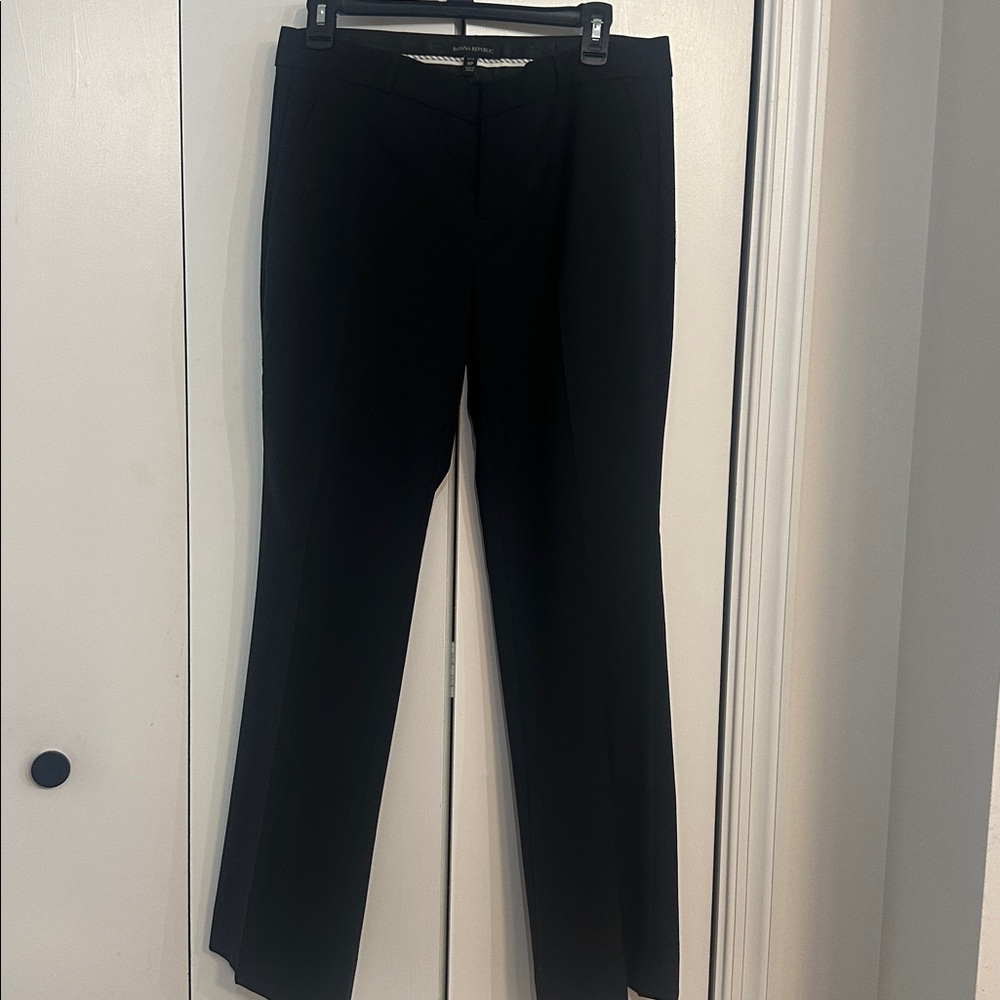 Banana Republic Black STRAIGHT LEG PANTS -size 8P. Worn once. reg $59